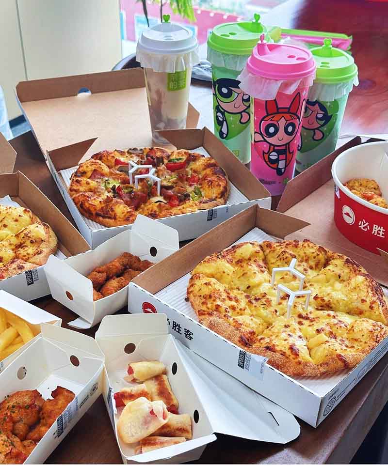 Thưởng thức trà chiều với Pizza và trà trái cây